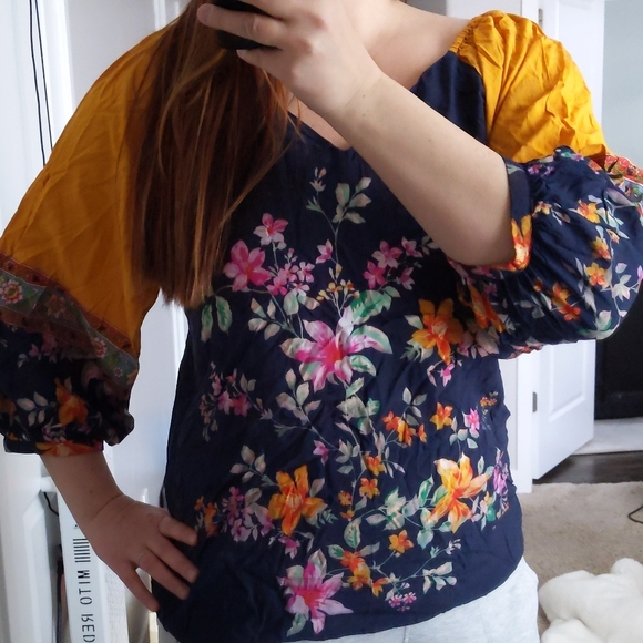 🆕🌿SUNDANCE CATALOG FLORAL TOP🌿 - Picture 5 of 10